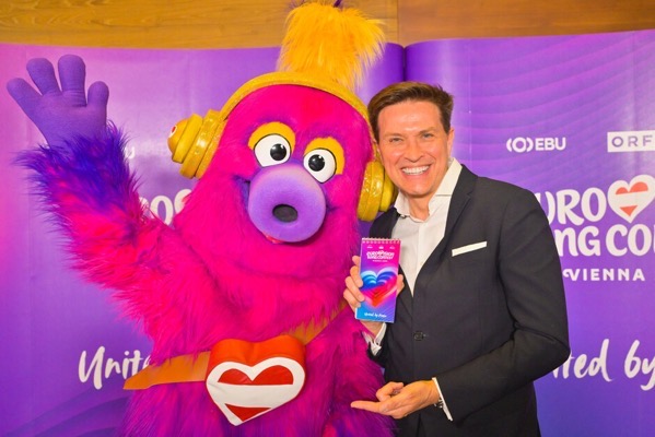 Vorhangauf184 555e50 940x627