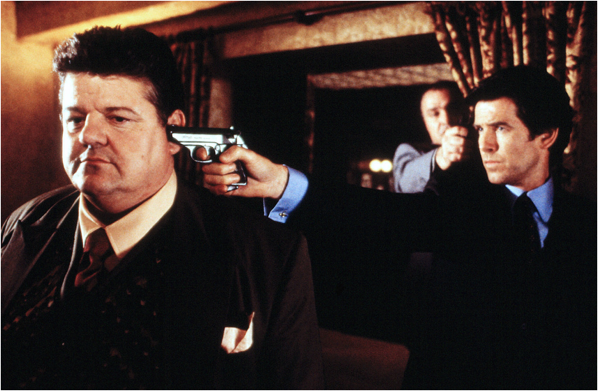 Valentin zukovsky robbie coltrane wird von bond bedroht